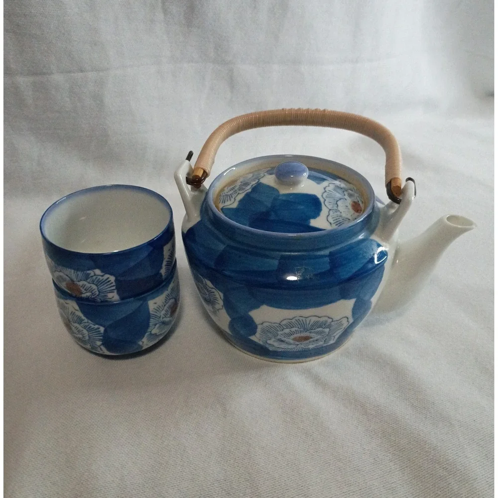 Japanese Blue & White Floral Ceramic Teapot Set Overhead Wicker Handle 2 Cups